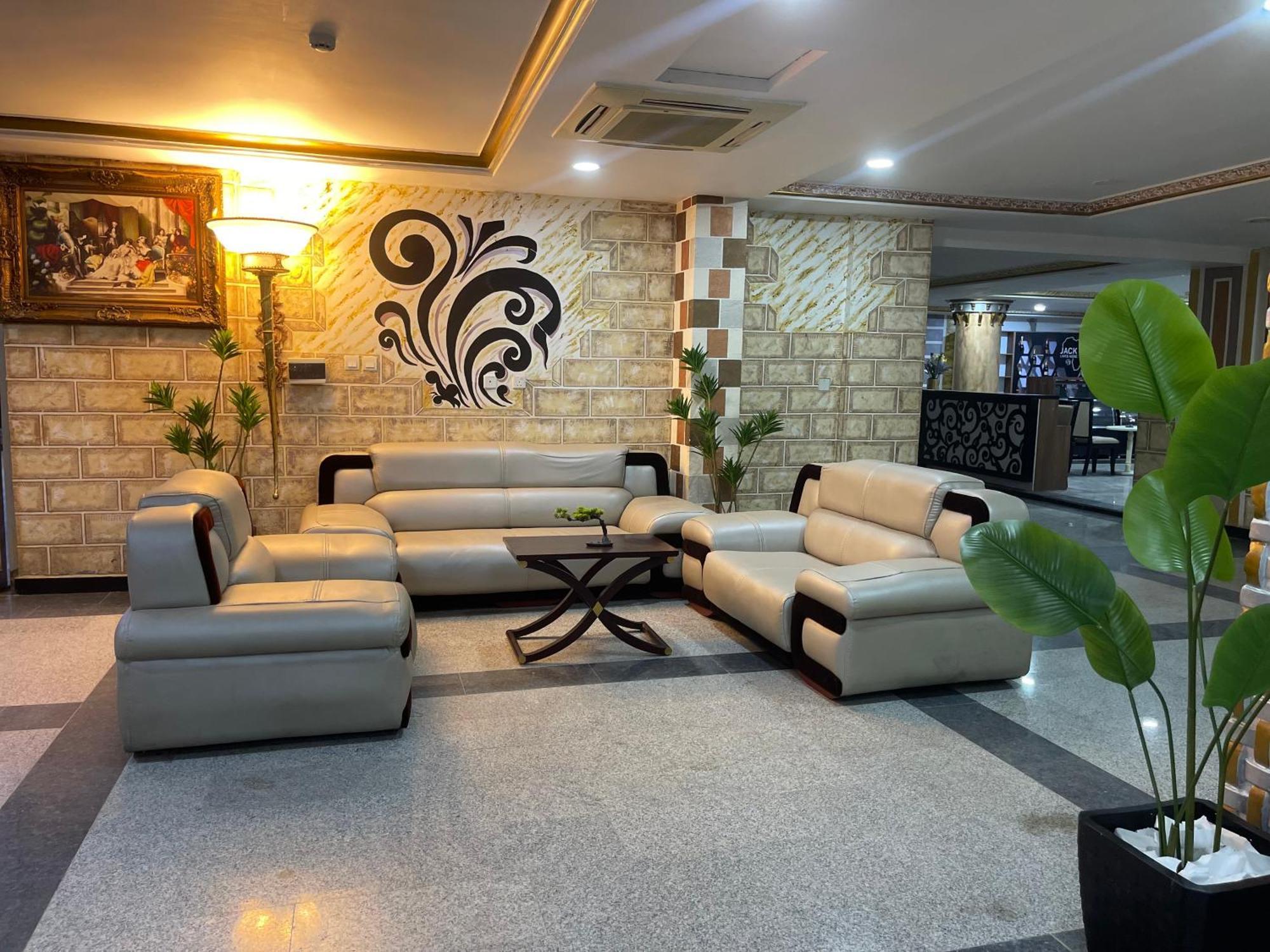 Aa Hotel And Suites 阿布贾 外观 照片