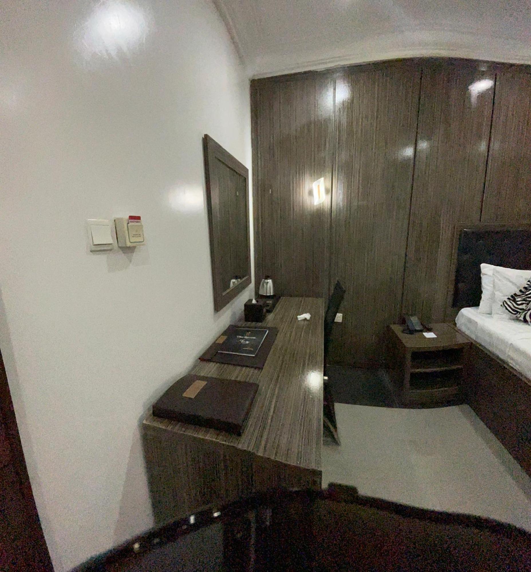 Aa Hotel And Suites 阿布贾 外观 照片