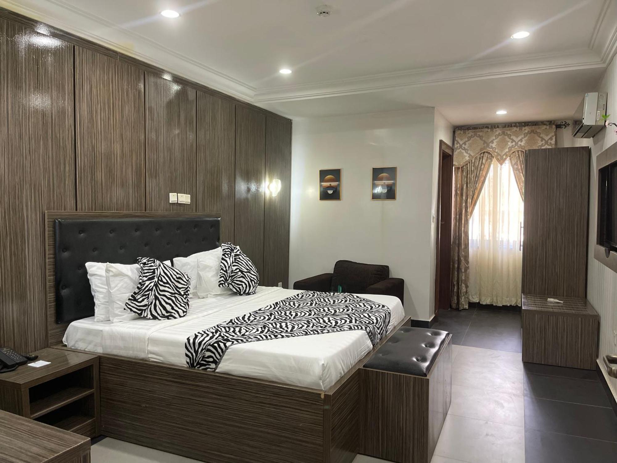 Aa Hotel And Suites 阿布贾 外观 照片