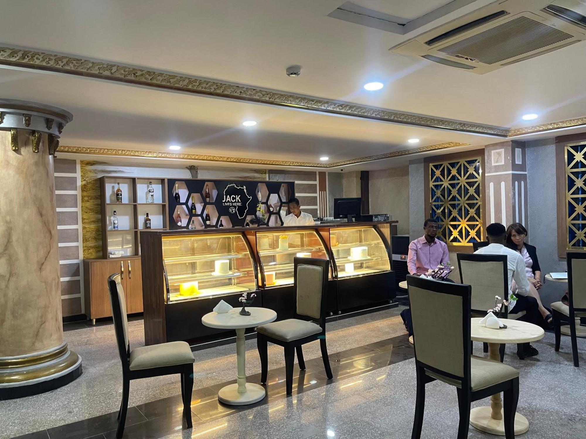Aa Hotel And Suites 阿布贾 外观 照片