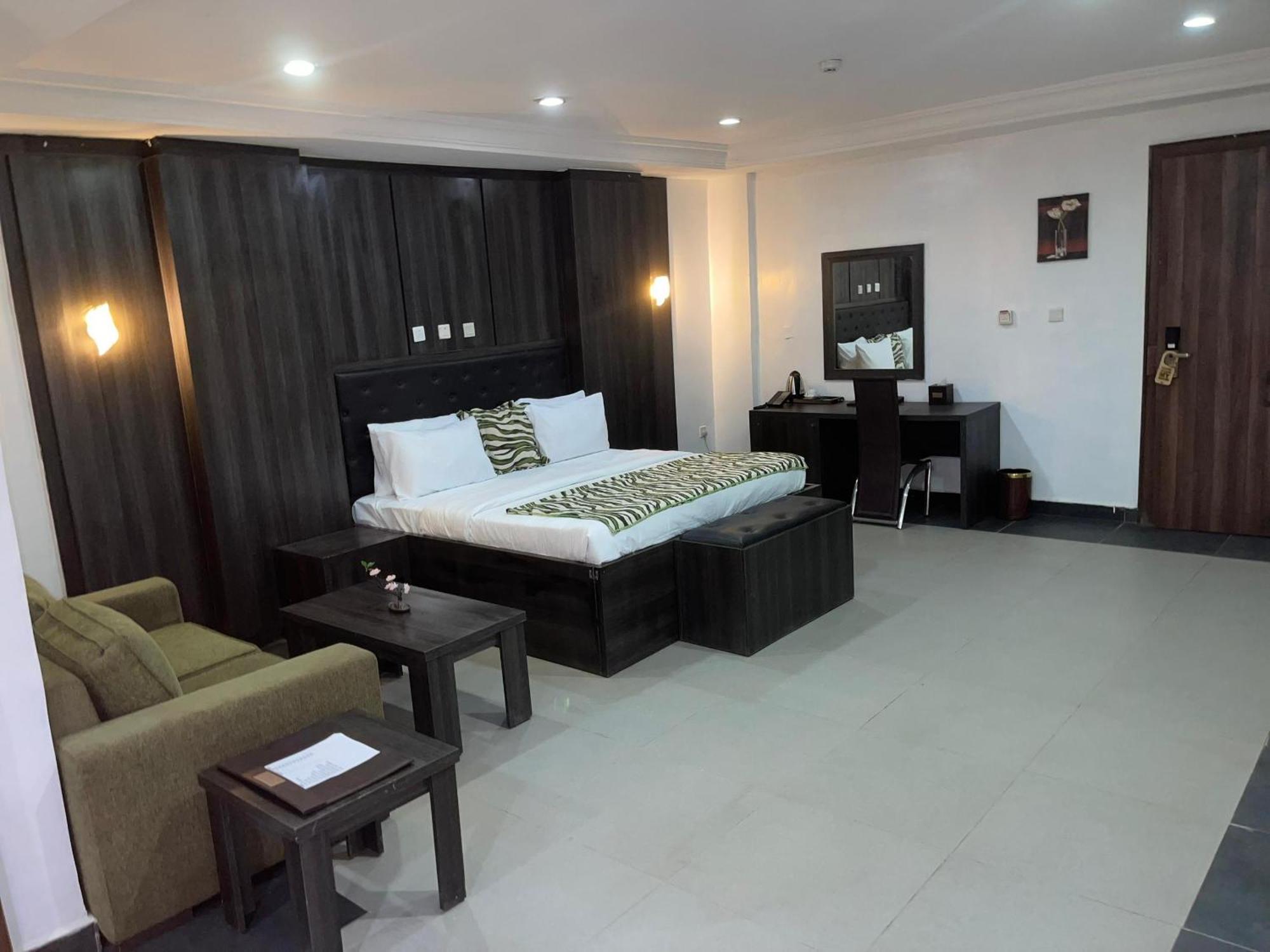 Aa Hotel And Suites 阿布贾 外观 照片