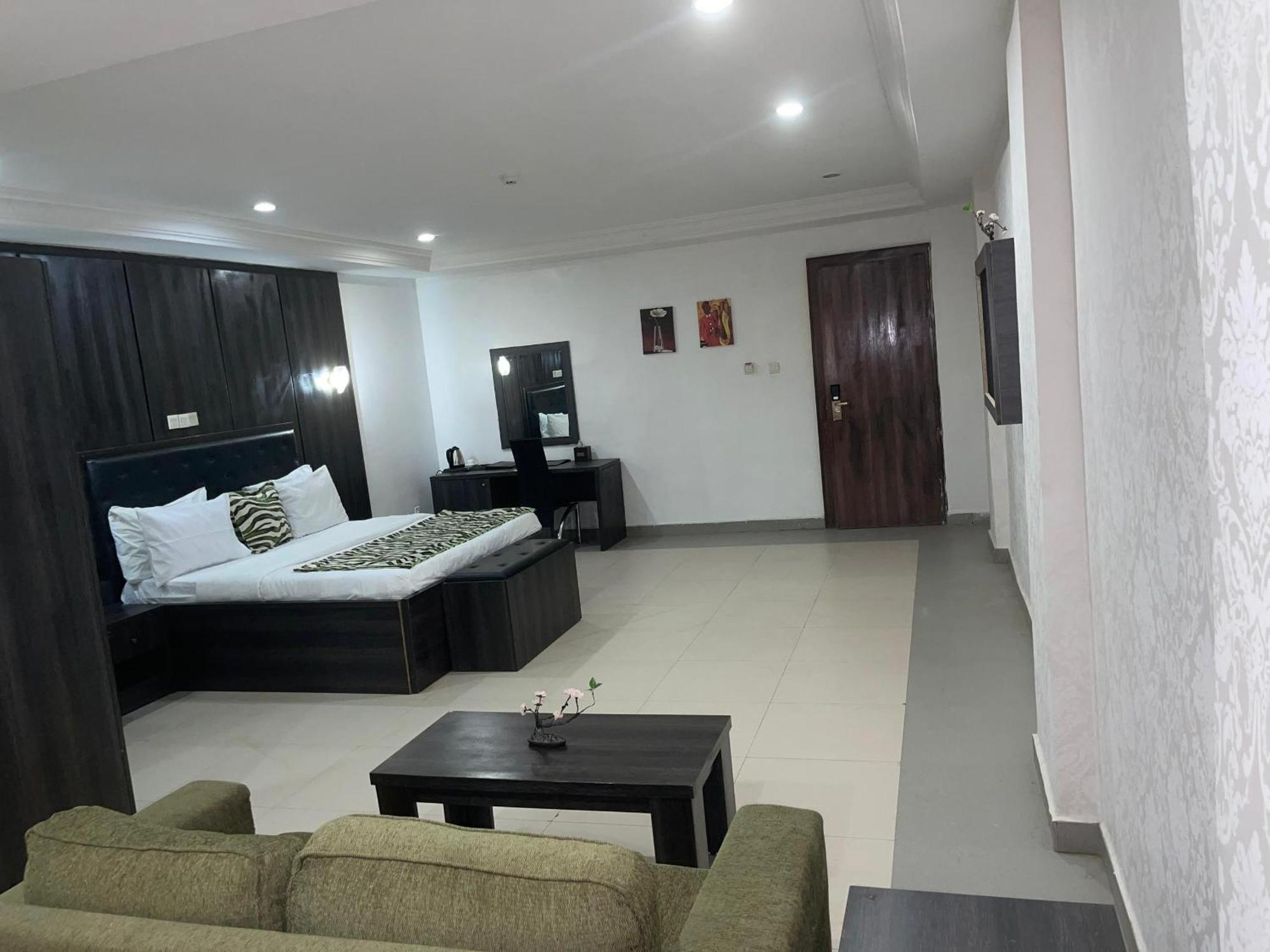 Aa Hotel And Suites 阿布贾 外观 照片