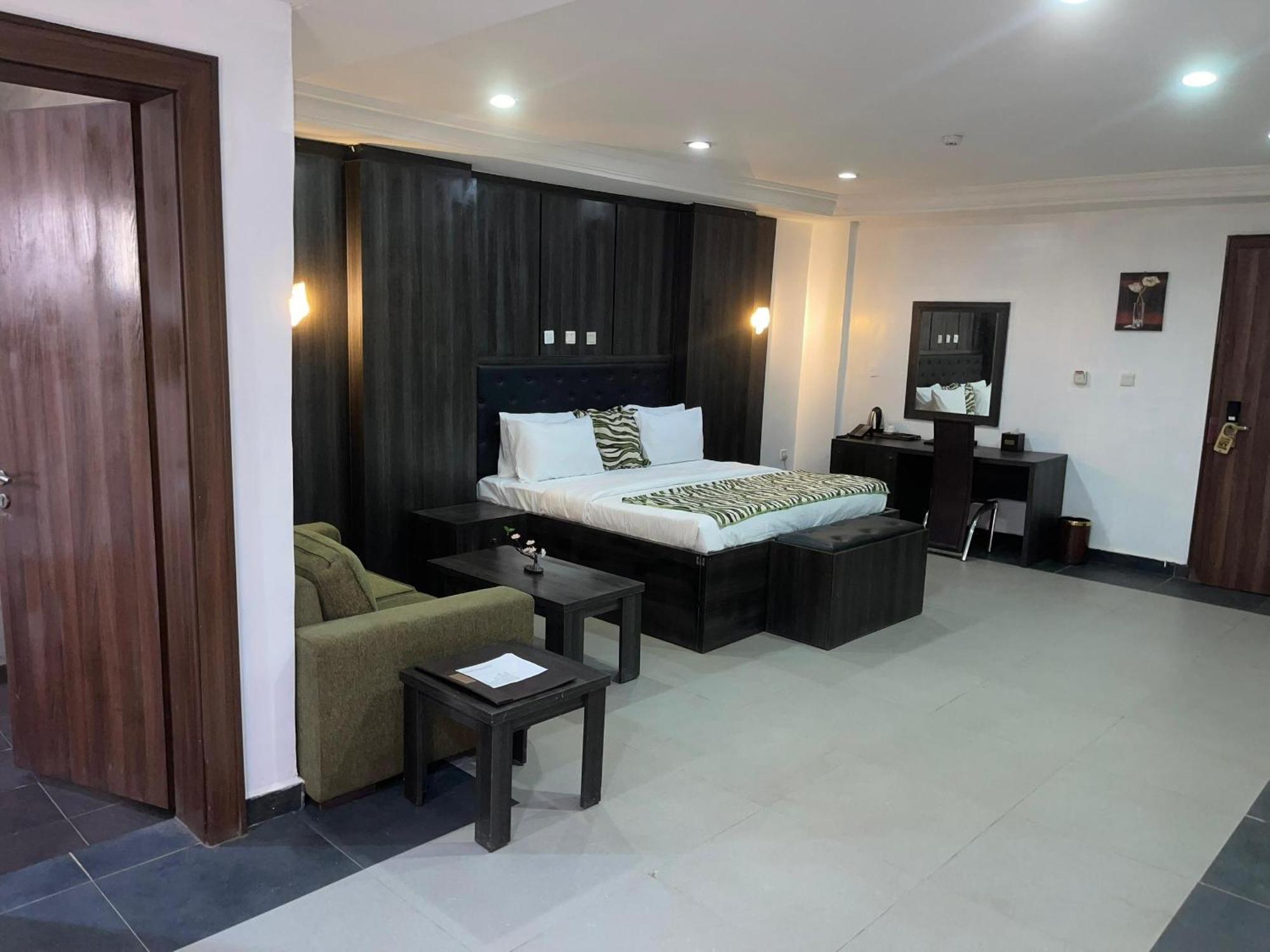 Aa Hotel And Suites 阿布贾 外观 照片