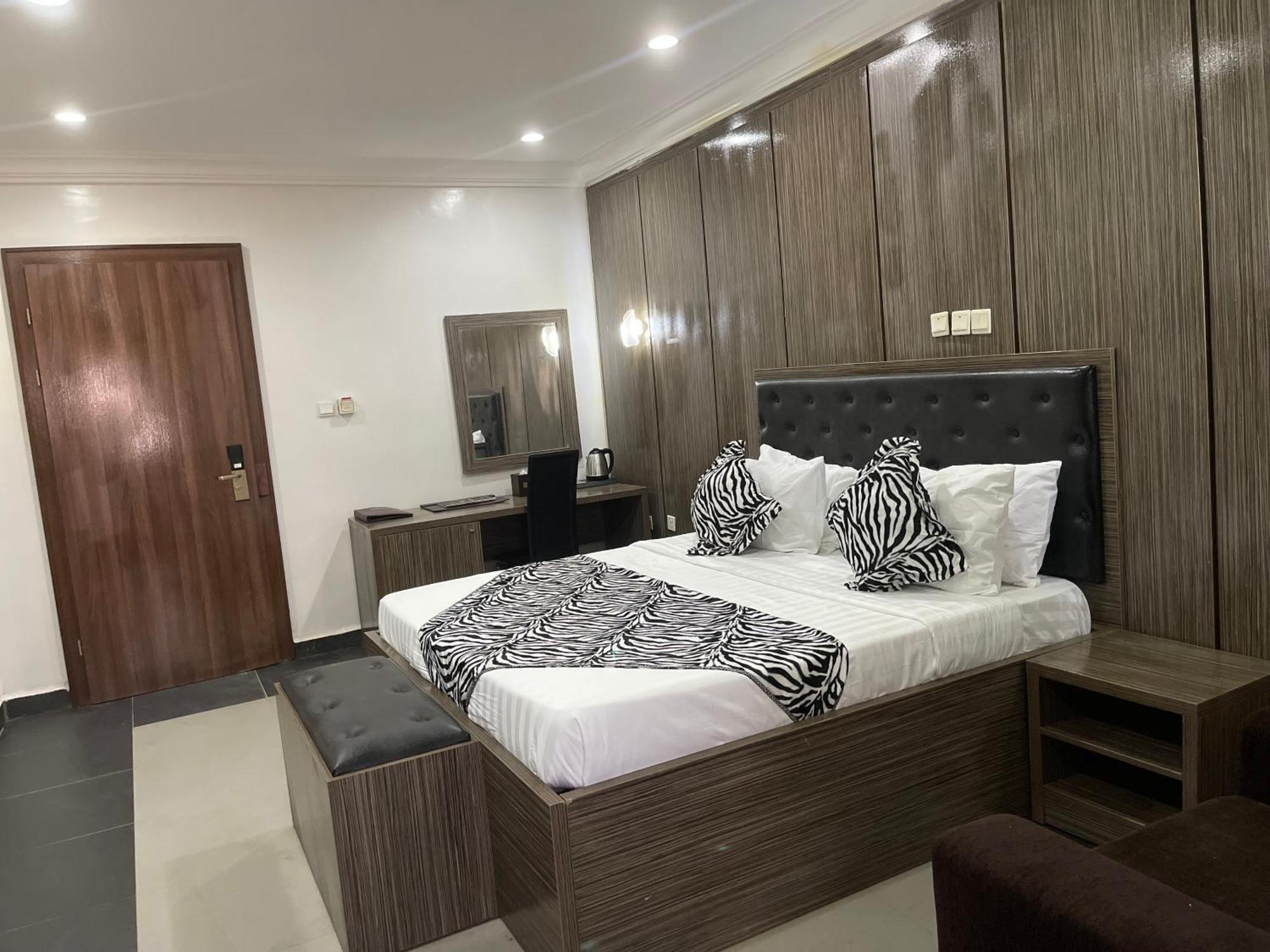 Aa Hotel And Suites 阿布贾 外观 照片